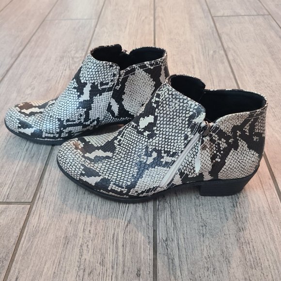 Arizona Jean Co. women's Galen ankle booties memory foam beige & black size 7.5 - Picture 5 of 13